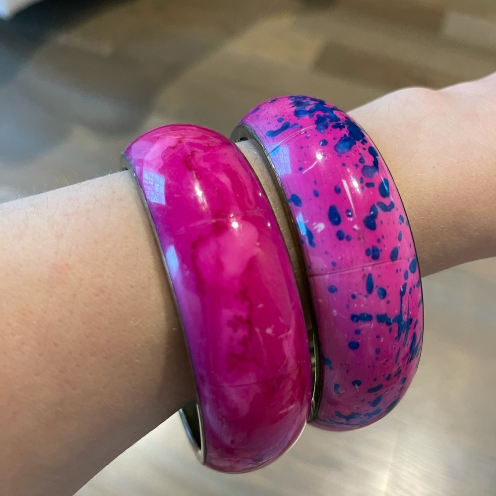COSTUME JEWELRY - BANGLES